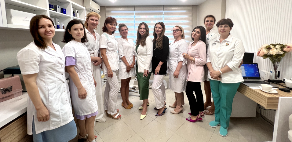 Александра Медзиновская с врачами